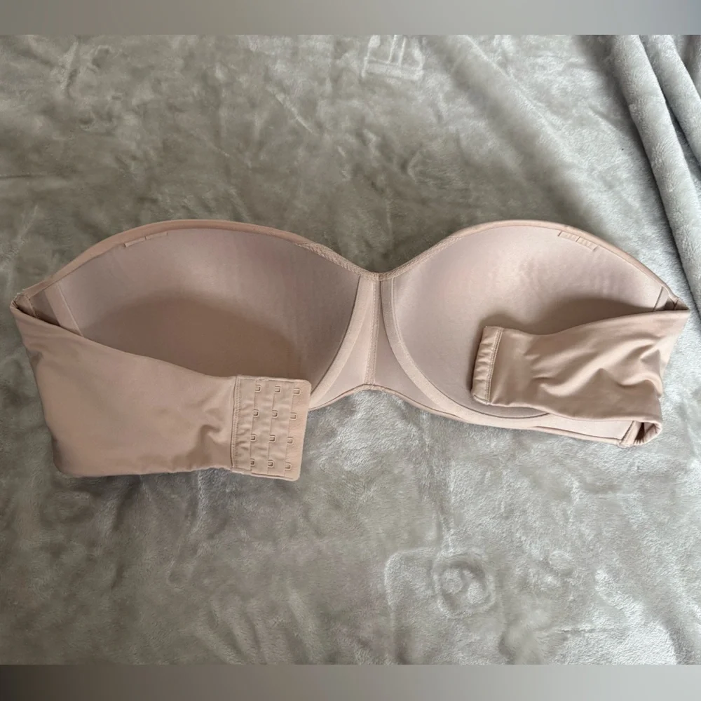Seamless Tan Bra - Picture 2 of 3